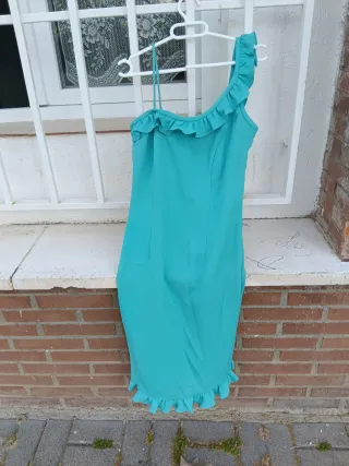 Vestido turquesa con volantes