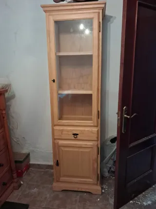 2 Vetrine in legno chiaro con vetro