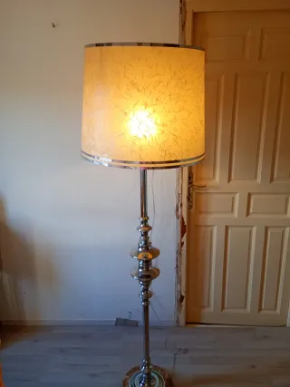 Lampada da terra vintage in carta e metallo