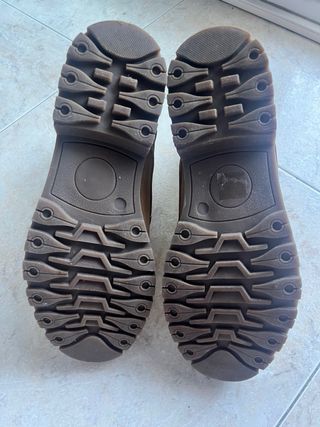 Botas de mujer beige y marrón