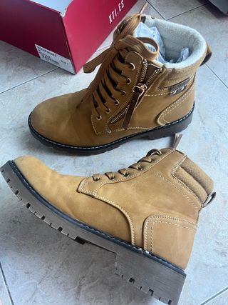 Botas de mujer beige y marrón