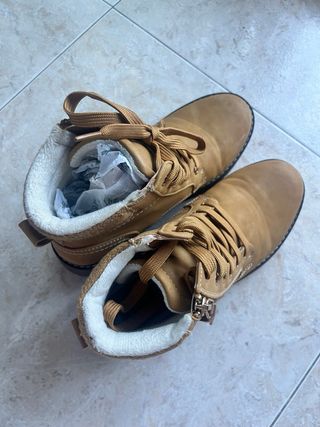 Botas de mujer beige y marrón