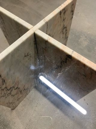 Mesa centro mármol y cristal templado.