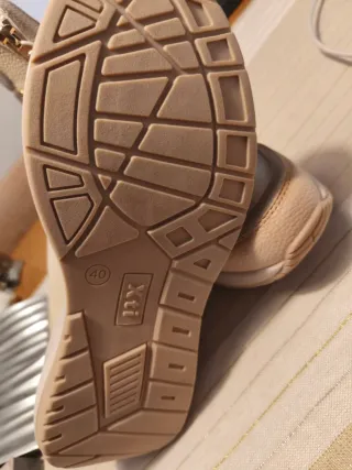 Botas Xti Beige y Doradas
