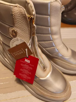 Botas Xti Beige y Doradas