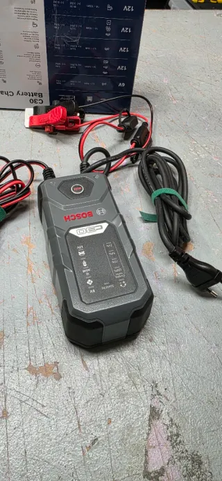 Carregador de Bateria Bosch C30