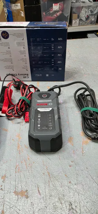 Carregador de Bateria Bosch C30