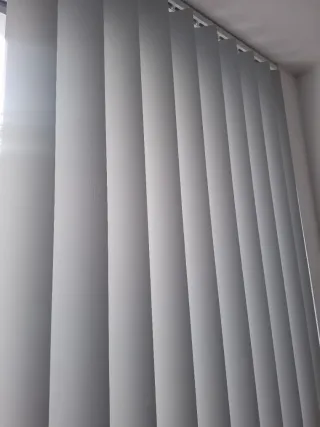 Cortinas lamas verticales opacas