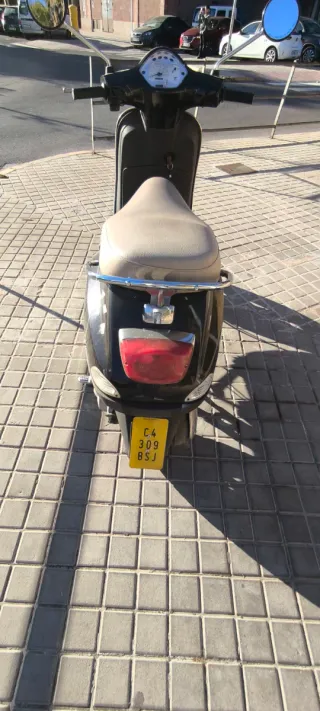 Vespa LX50 Negra Automática