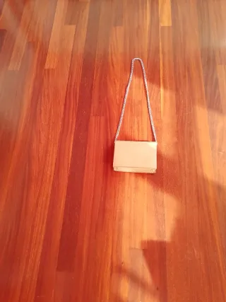 Bolso con cadena Pull&Bear beige