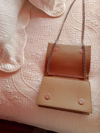 Bolso con cadena Pull&Bear beige