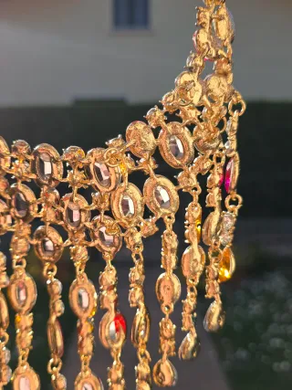 Collana con pietre colorate