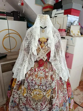 Mantilla de fallera media luna a estrenar