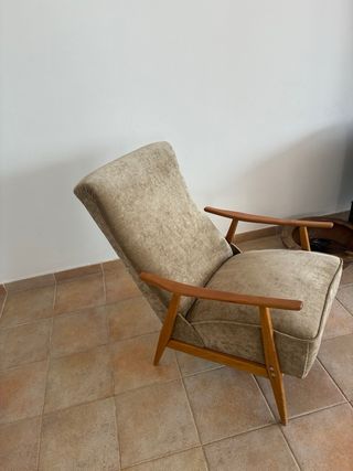 Sillón de tela y madera. Años 70.