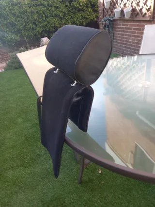 Reposacabezas coche clásico negro