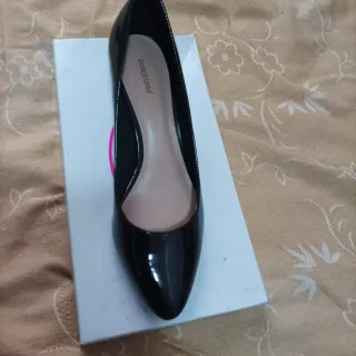 Zapatos de tacón negros para mujer