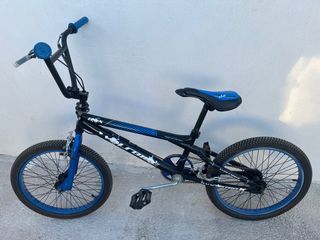 Bicicleta BMX Wolfbike Negra y Azul