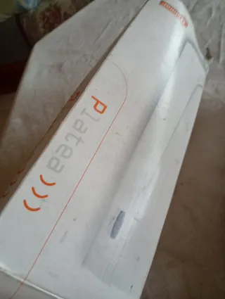 Teléfono de pared blanco