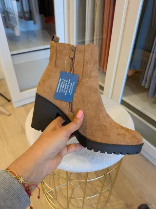 Dos Botines color marrón