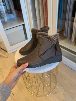 Dos Botines color marrón