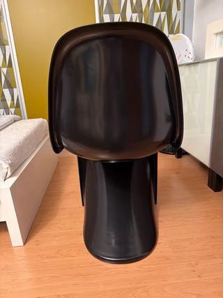 Silla de diseño moderna negra
