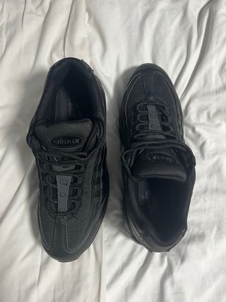 Nike Air Max 95 Negras Talla 42