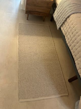 Alfombra beige de yute