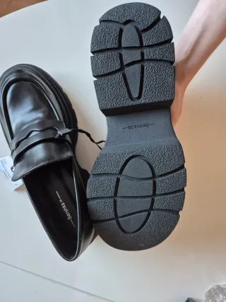 Zapato mocasín color negro con plataforma
