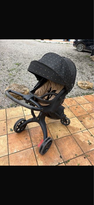 Stokke Xplory Nero con Dettagli Dorati