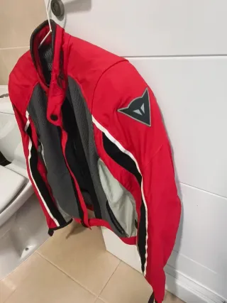Chaqueta de moto verano Dainese roja