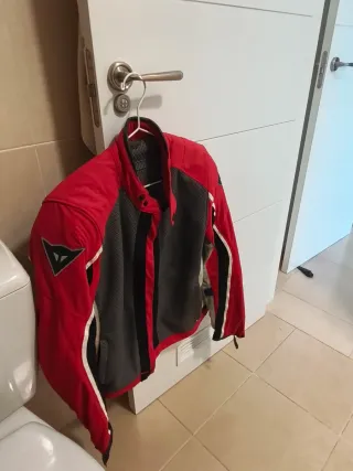 Chaqueta de moto verano Dainese roja