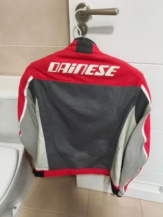 Chaqueta de moto verano Dainese roja