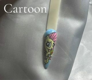 Uñas, maquina de coser y peinados