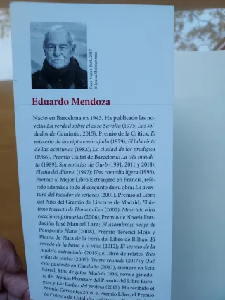 El rey recibe de Eduardo Mendoza.