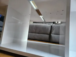 Mesa de salón moderna blanca