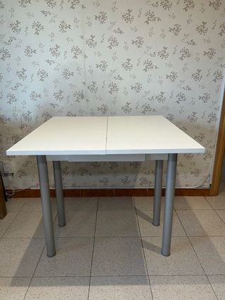 Mesa auxiliar con cajón
