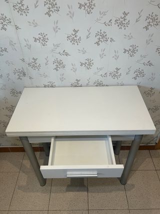 Mesa auxiliar con cajón