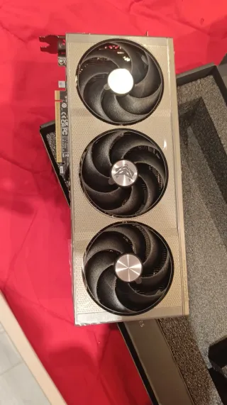 Tarjeta Gráfica Sapphire RX 9060 XT 16GB