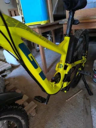 Bicicleta de descenso GT Sensor Doble Suspensión