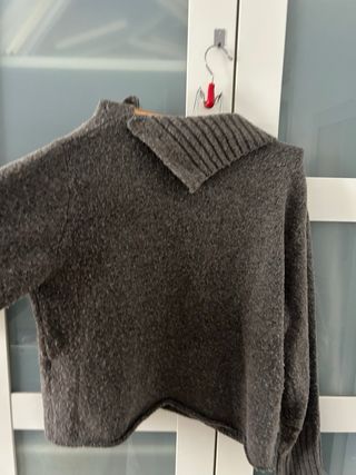 Jersey gris con botones laterales