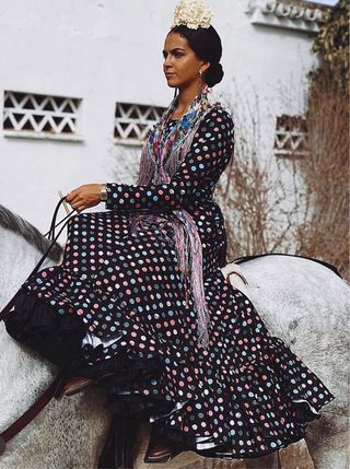 Bata flamenca negra lunares , talla 34/36