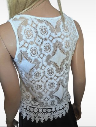 Top in pizzo bianco