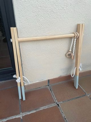 Gimnasio infantil madera con juguetes