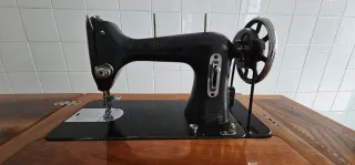 Máquina de coser Sigma antigua