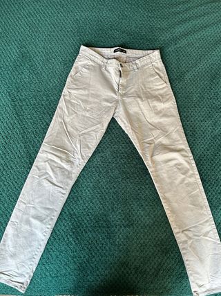 Pantalones chinos beige