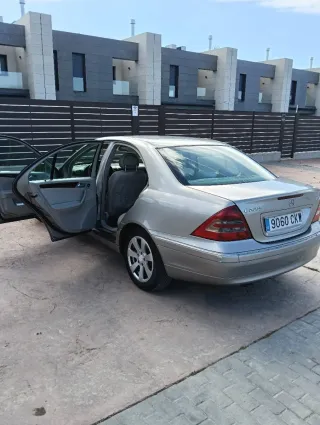 Mercedes-Benz Clase C 2004