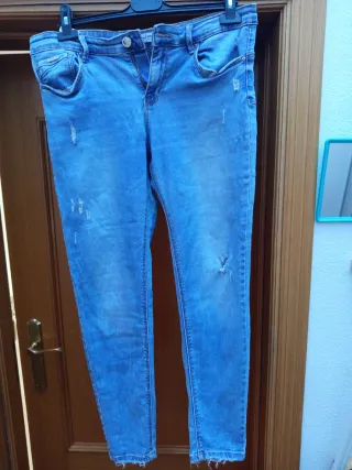 Pantalón vaquero desgastado