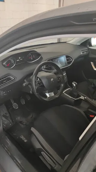 Peugeot 308 2016