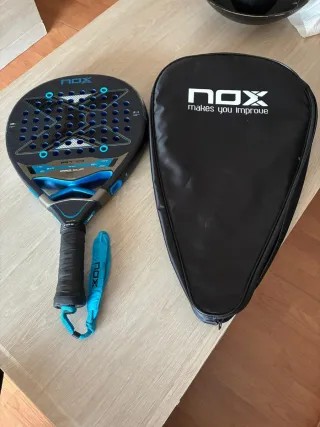 Pala de pádel NOX AT10 Pro Cup Soft 2026.