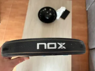 Pala de pádel NOX AT10 Pro Cup Soft 2026.